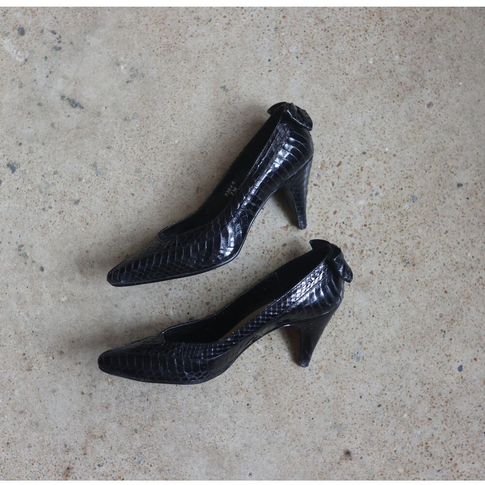 Vintage J. Renee Black Snakeskin Kitten Heels Bow Back Pumps Size 7